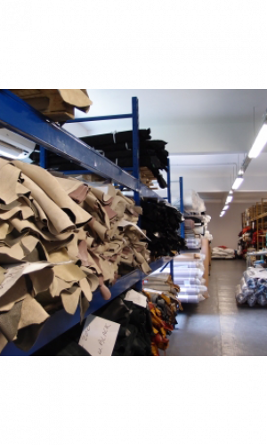 Production of women's handbags and leather accessories Photos